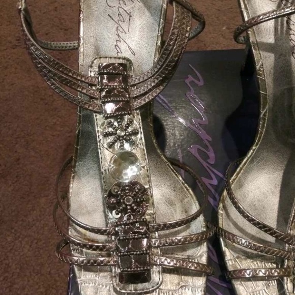 Shoes - Picture 4 of 4